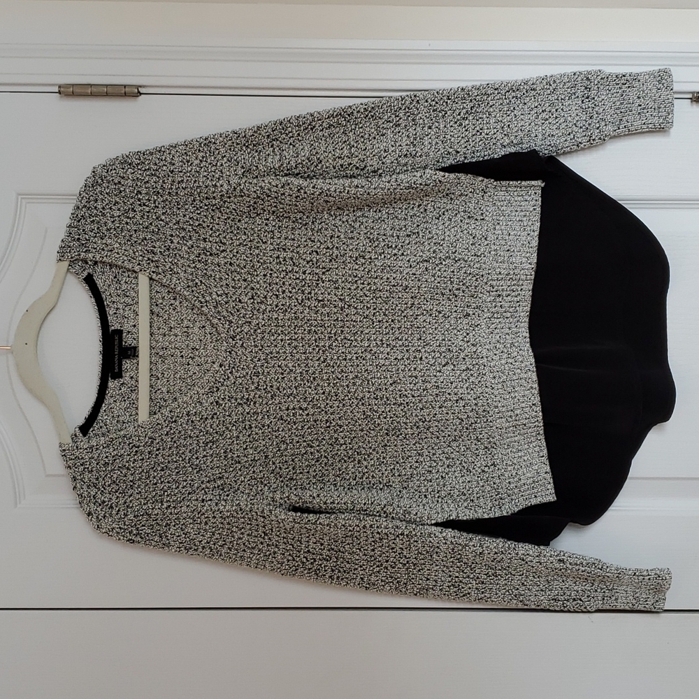 Banana Republic woman's long sleeve sweater size Medium